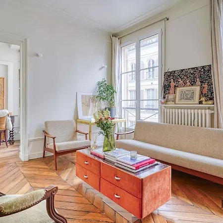 Charmant 2 Pieces Au Coeur De Faubourg-montmartre - 182c *